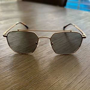 NWT Vehla Bowie women’s sunglasses Gold/graphite